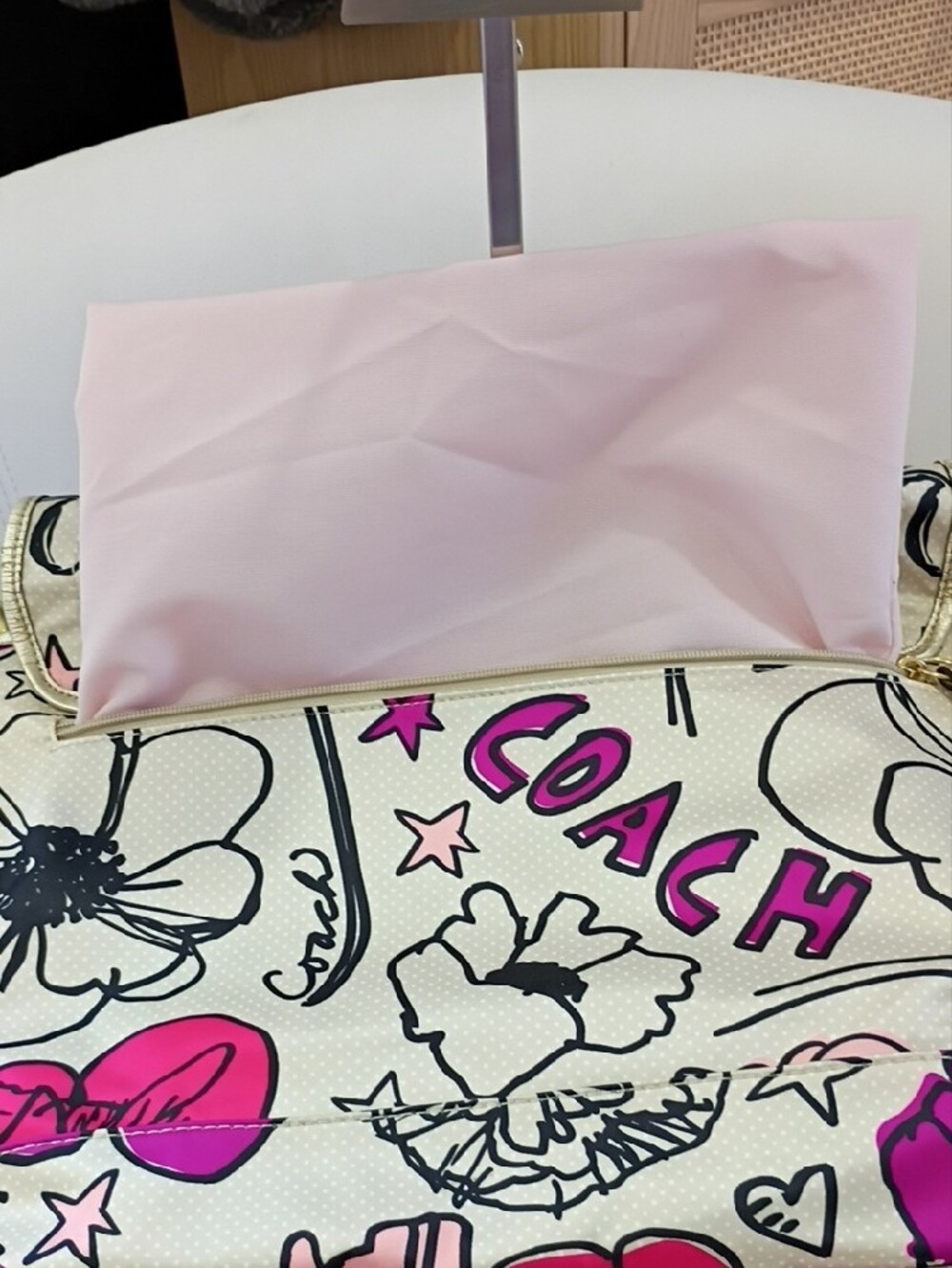 Coach Kyra Poppy Messenger Bag In Pristine Condition With Adjustable Strap - Picture 8 of 16